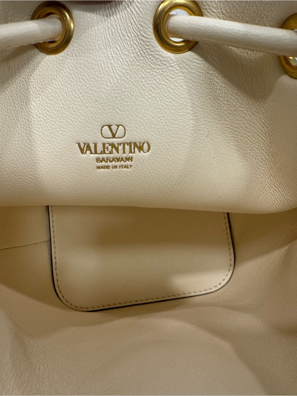 NWT & BOX Valentino Garavani Cream Leather VLogo Mini Drawstring Bag - Picture 5 of 15